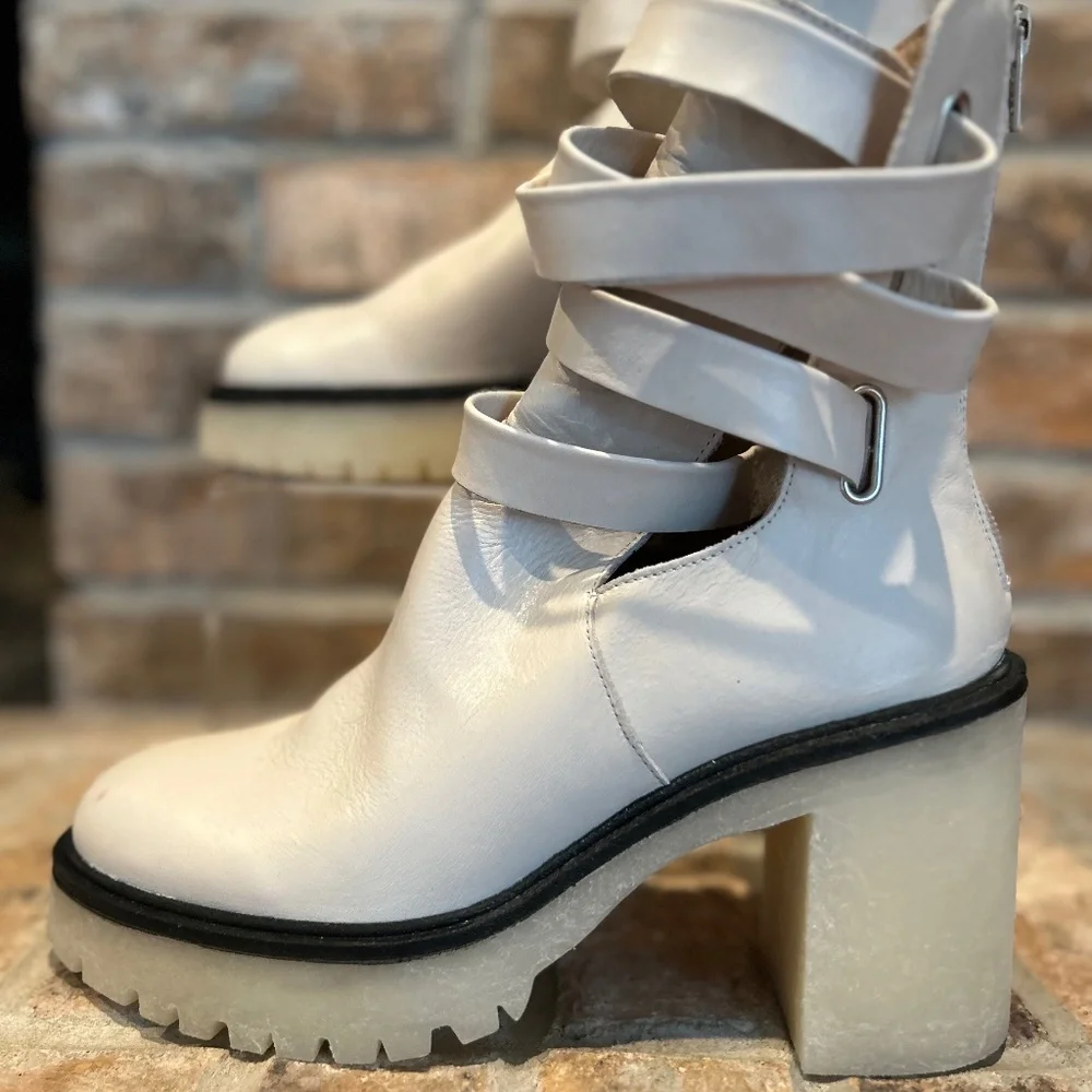 FPB2– Free People Cream Heeled Boots - Picture 2 of 8